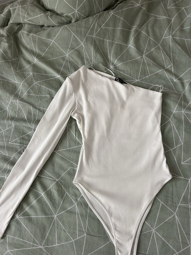 Бяло боди на Zara