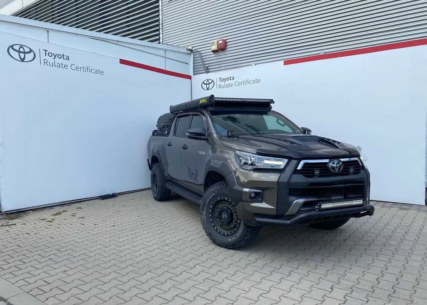 Toyota Hilux 2.8D 204 л.с. 4x4 Double Cab AT Invincible