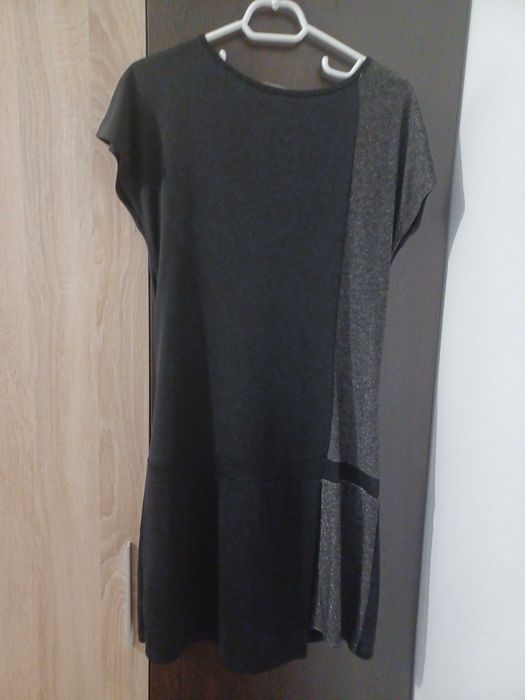 Черна къса рокля с отворен гръб