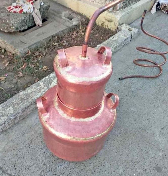 Vând un cazan de țuică din cupru alimentar capacitate de 150l cu fundu