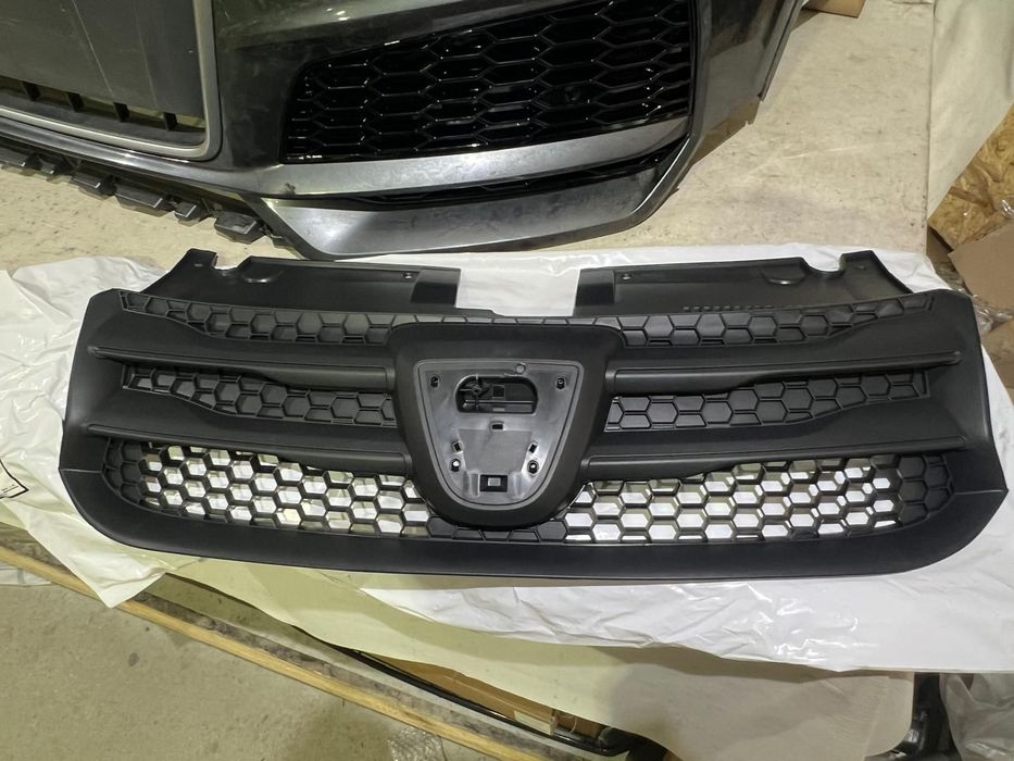 Grila radiator Dacia Logan 2, Sandero 2, 2013, 2014, 2015, 2016.