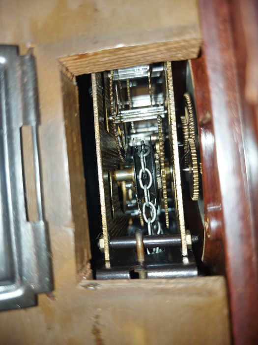 Работещ часовник с кукувица след ремонт и профилактика