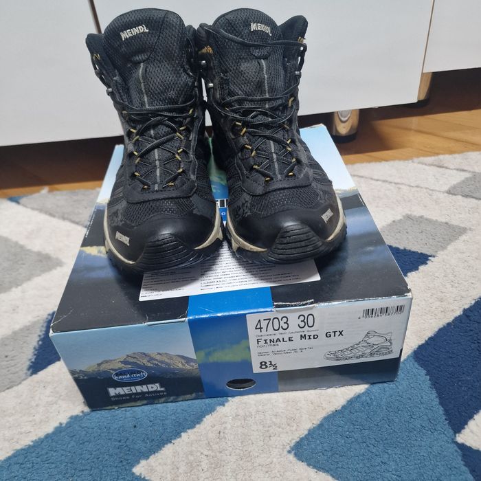 De vanzare bocanci de munte Meindl