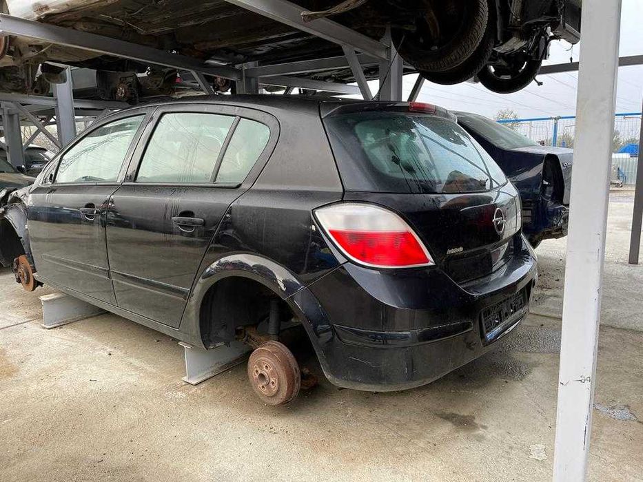 Dezmembrez Opel Astra H