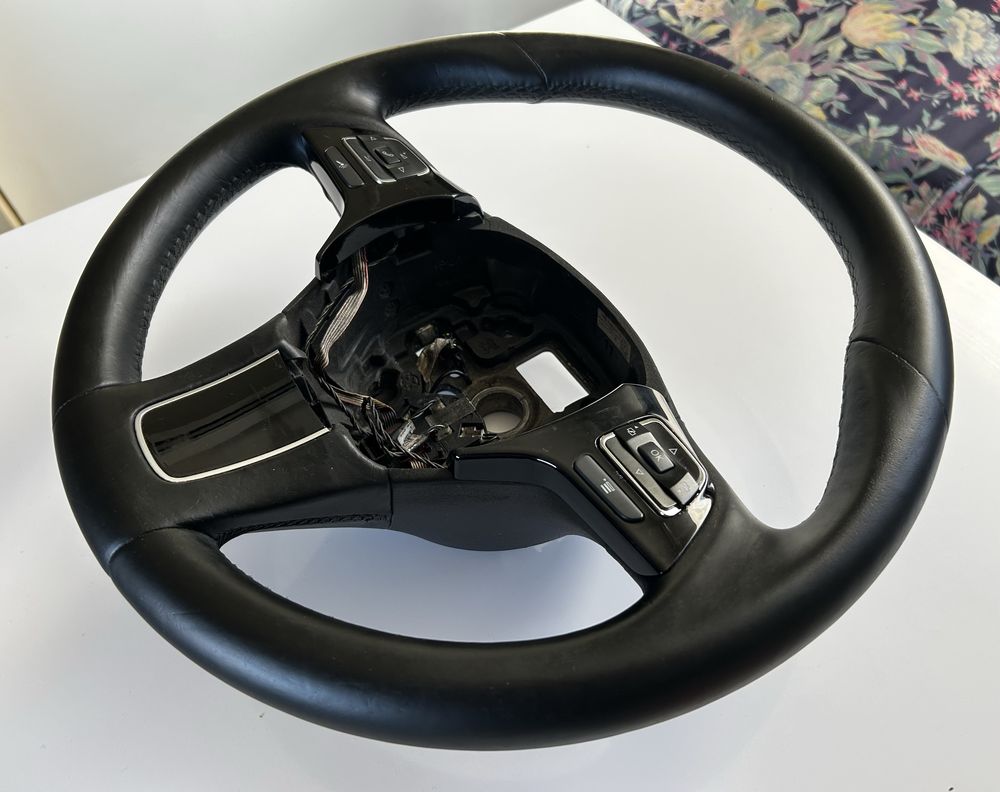 Волан за VW TOUAREG 2011год.