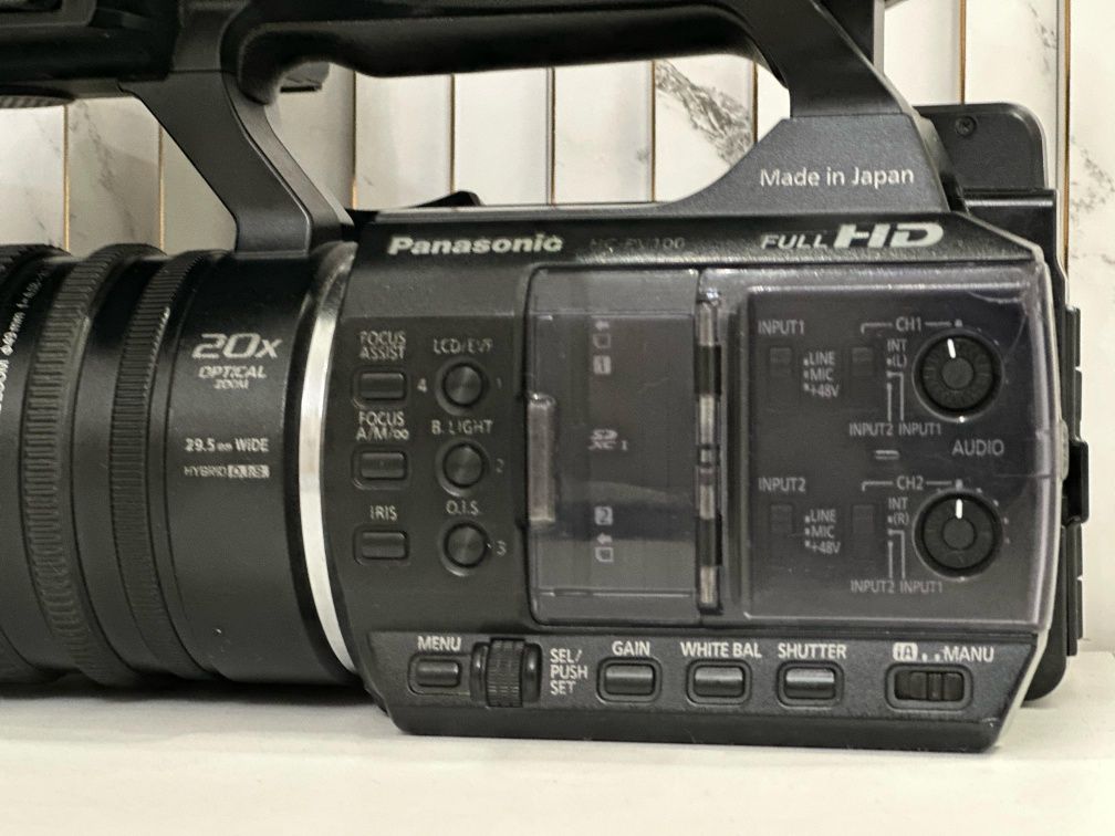 Panasonic HC PV100