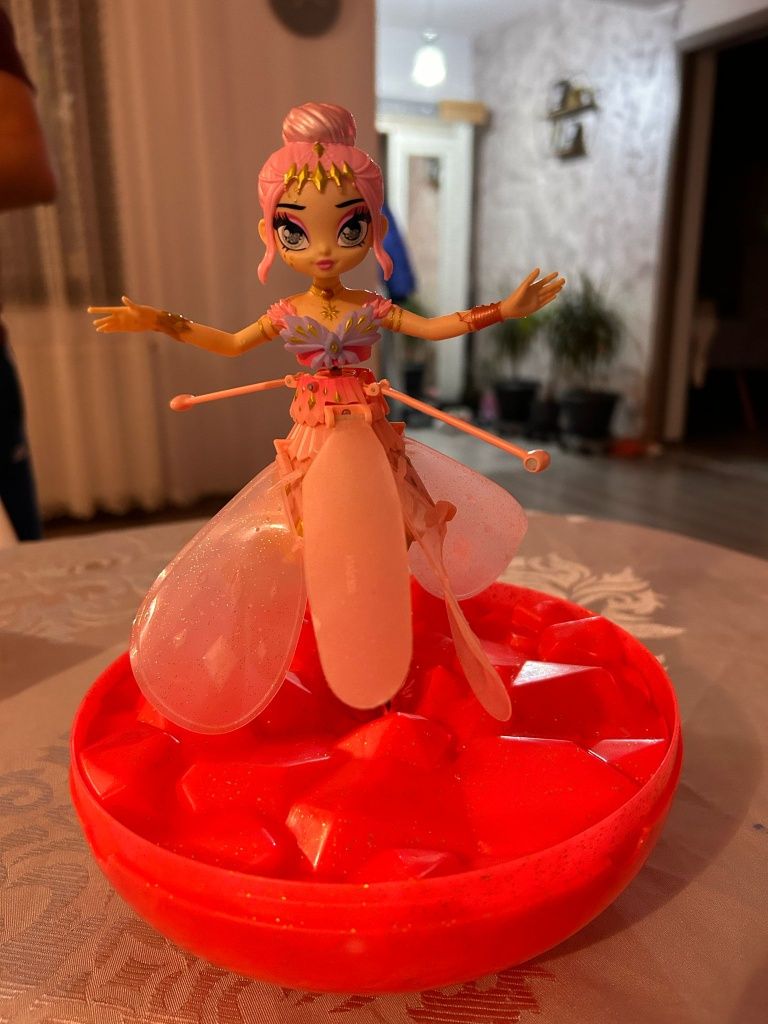 Zână zburătoare Hatchimals pixies