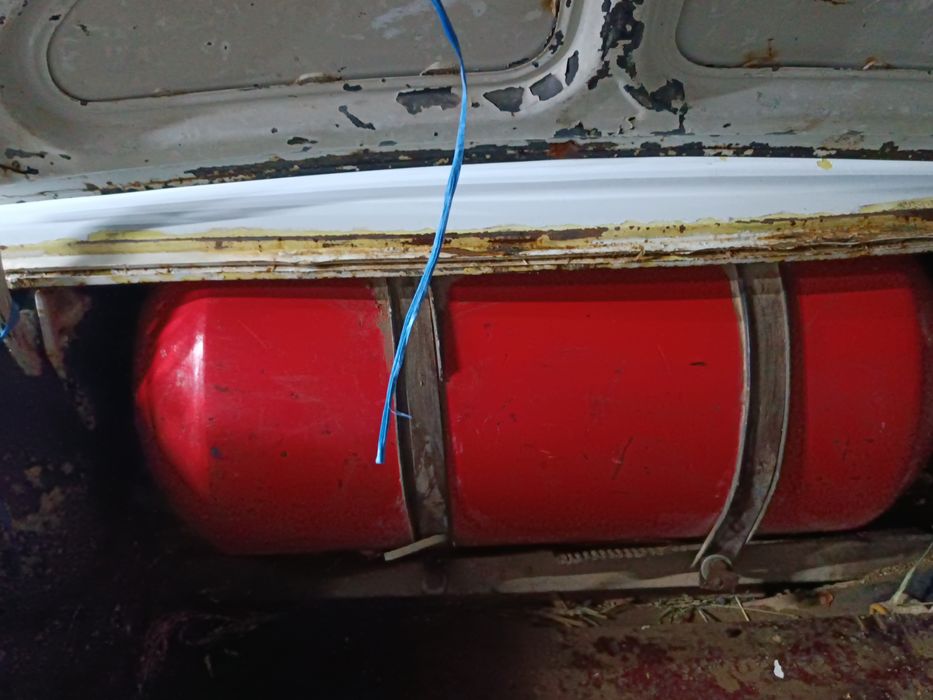 Volga 2401 sotiladi gaz benzin
