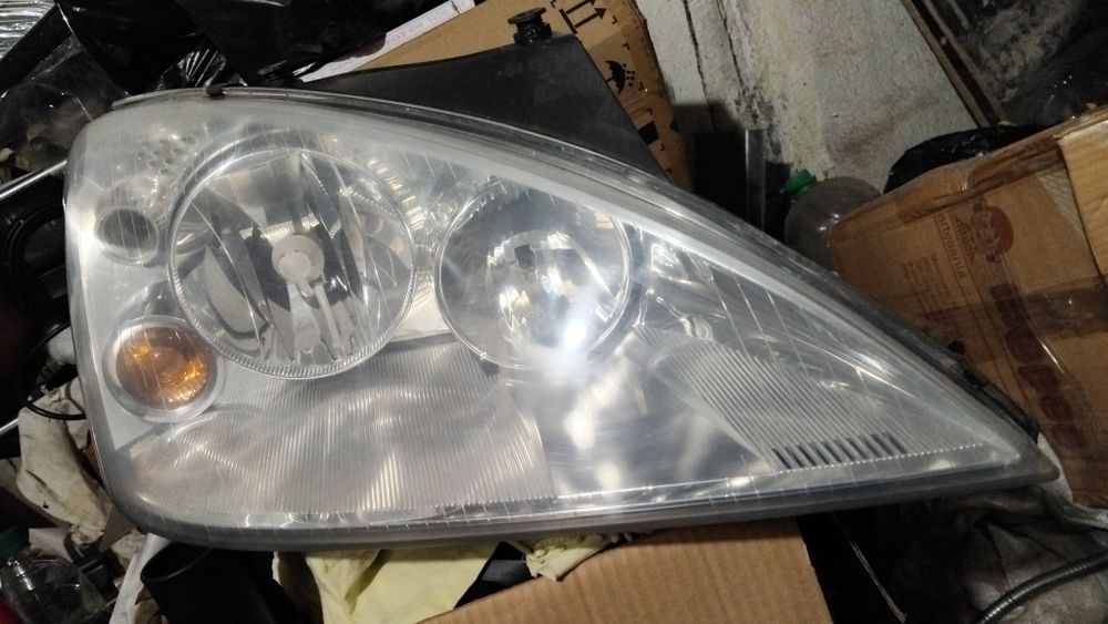 За дорт галакси Ляв и десен фар без забелешки