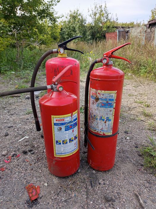 Огнетушители с порошком но без газа.