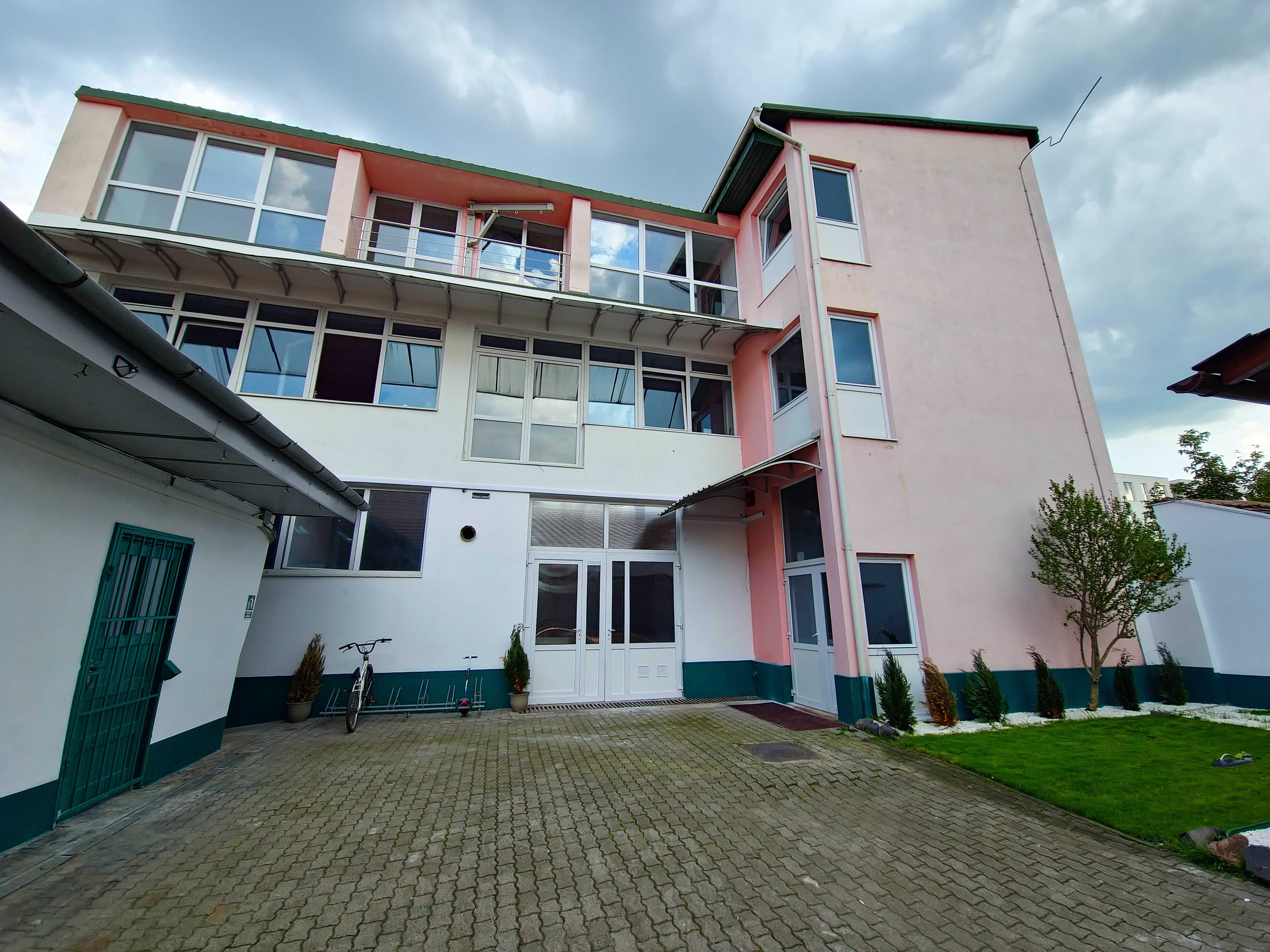 Complex imobiliar semicentral - venituri 50 000 euro/an