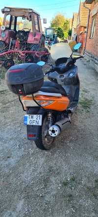 Vând motoscuter kymko 250 cm