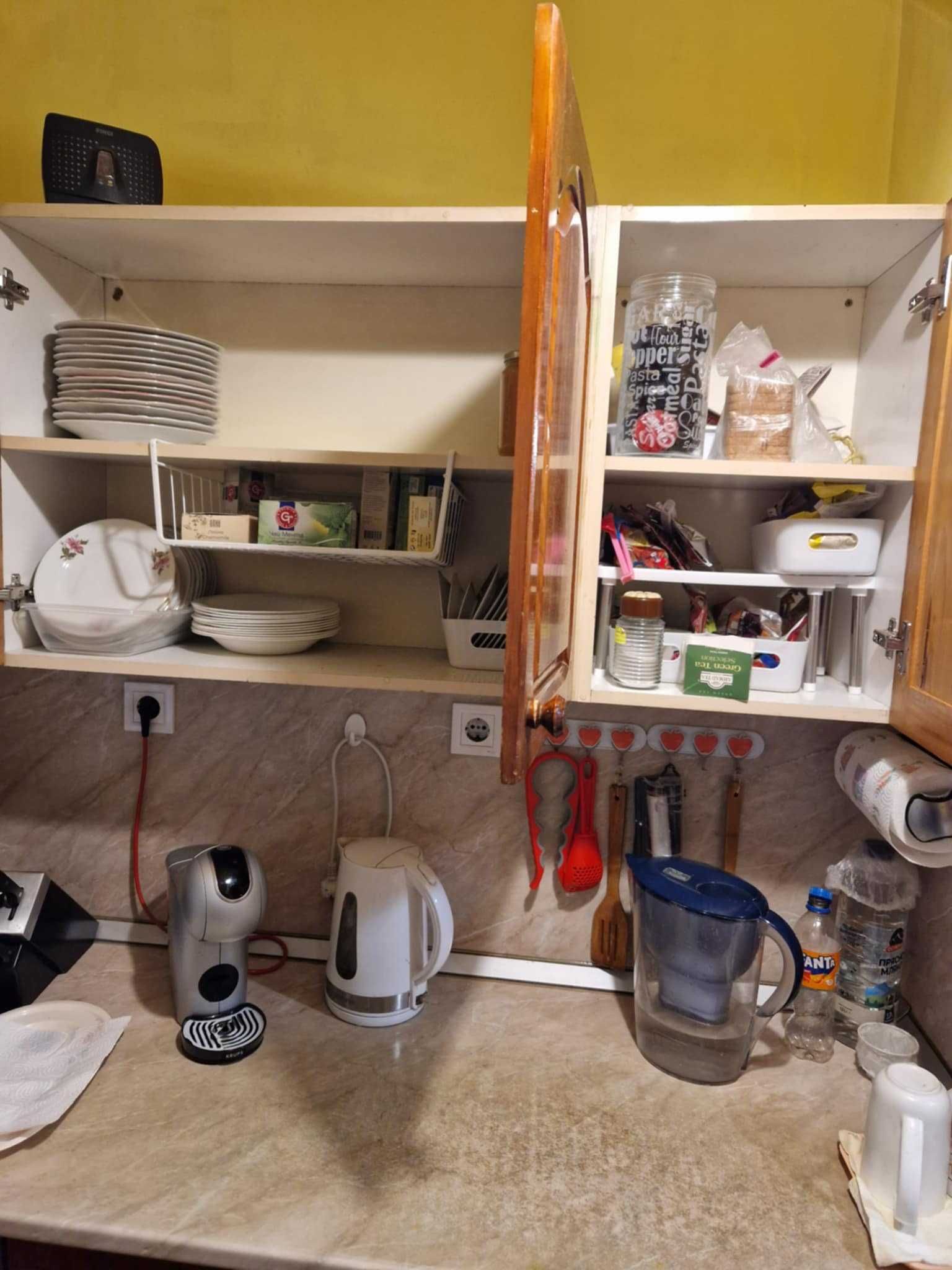 Продавам кухненски шкаф
