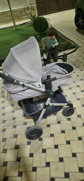 Детская коляска в нормальной состоянии