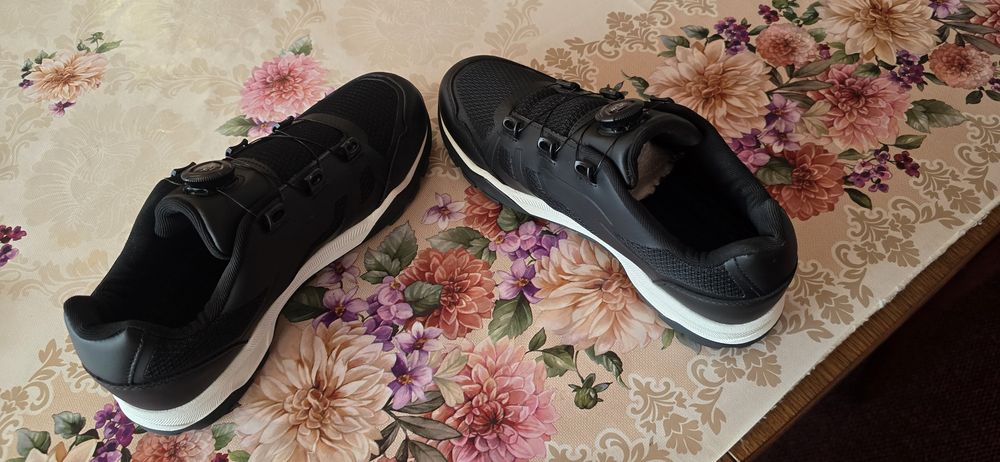 Adidasi MTB pentru pedale bicicleta cu sistem cleat blocare NOI 42