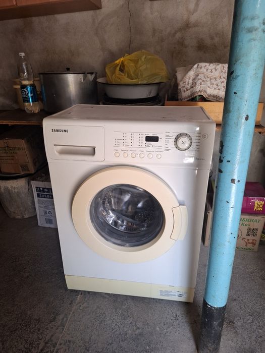 Продам НЕ РАБОЧУЮ стиральню машину