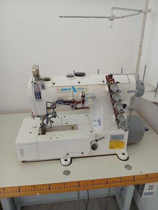 Vand mașină de cusut cu acoperire