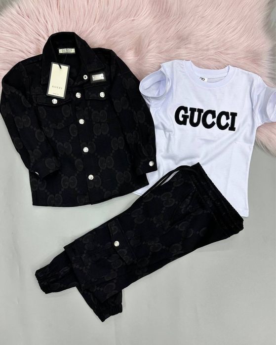 Compleu Gucci 3 piese , material gros , calitate .