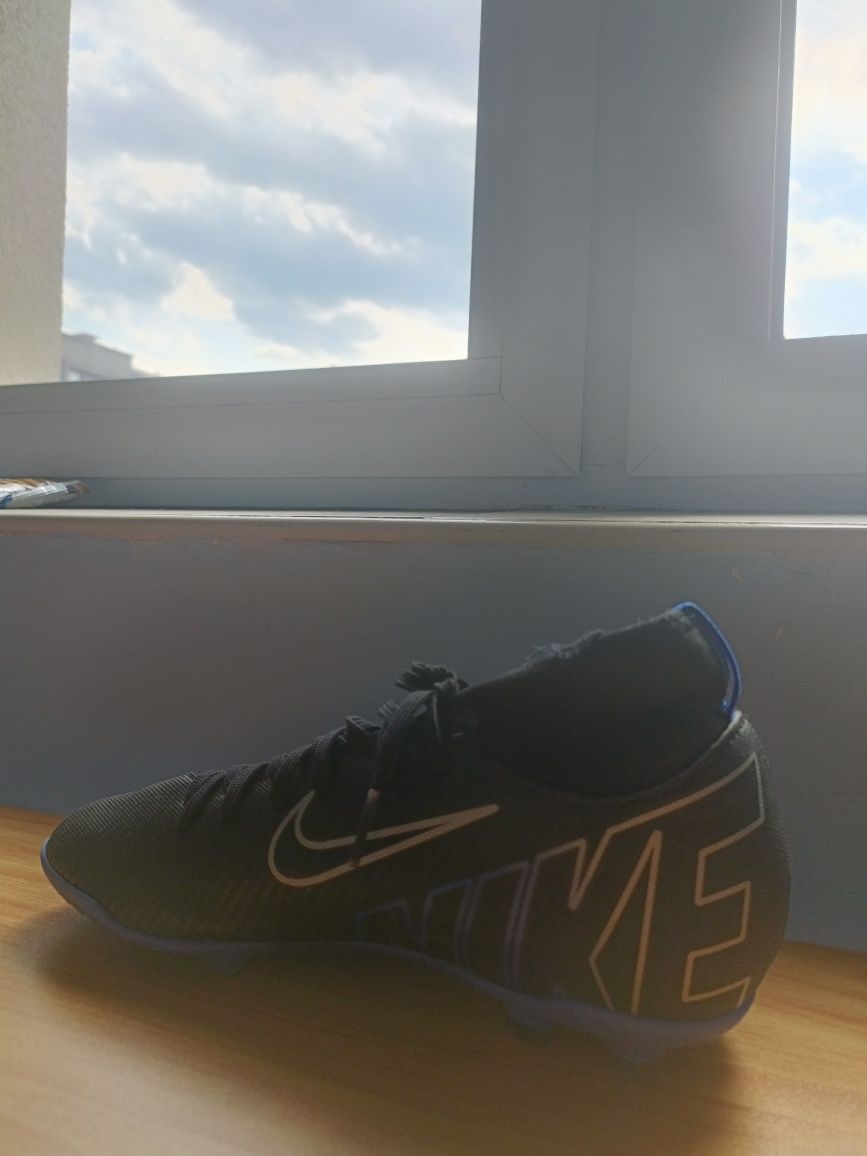 Бутонки на NIKE.