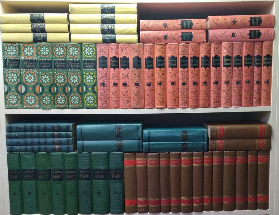 Собрания сочинений продам.