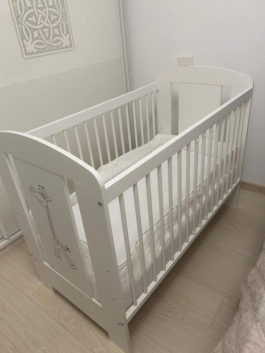 Patut copil mic aproape nou