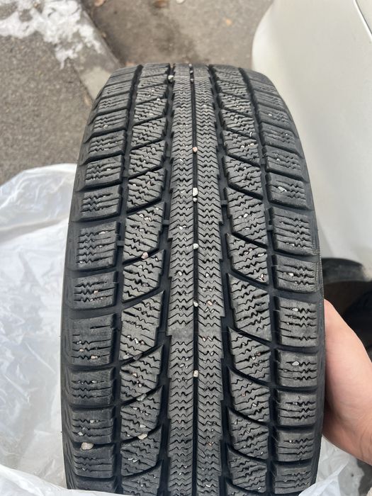 Продам б/у шины R17 TRIANGLE протектор идеальный без порезов