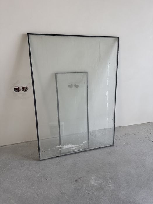 Продам стекла в металлической раме