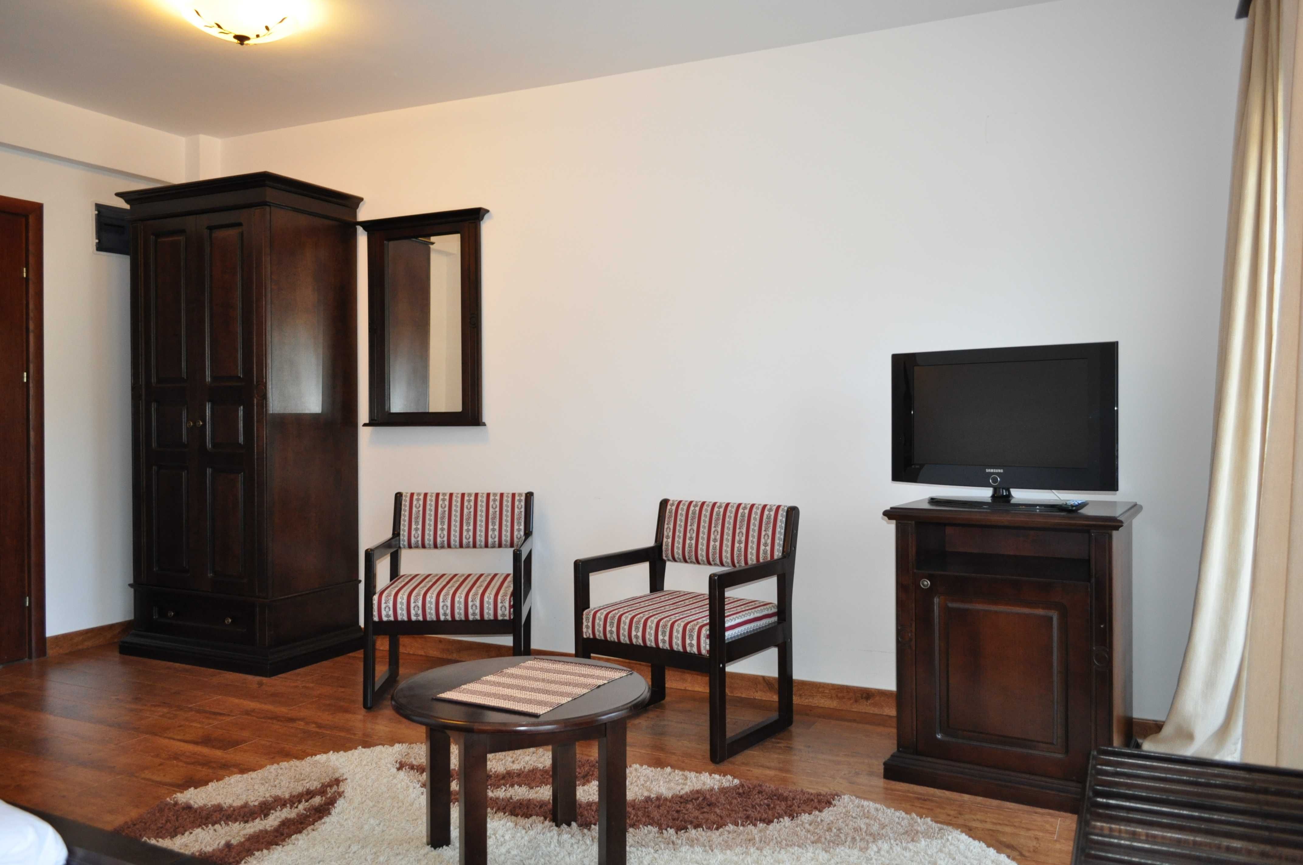 Vand mobilier pentru camere  hotel sau dormitor apartament