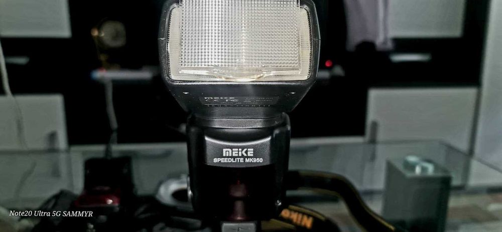 Nikon D5300 + obiectiv + blitz+2 baterii+filtre+curea–Pachet complet