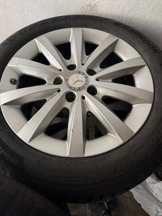 Vand jante originale 16" cu anvelope iarna  205 55 16 Mercedes A,B