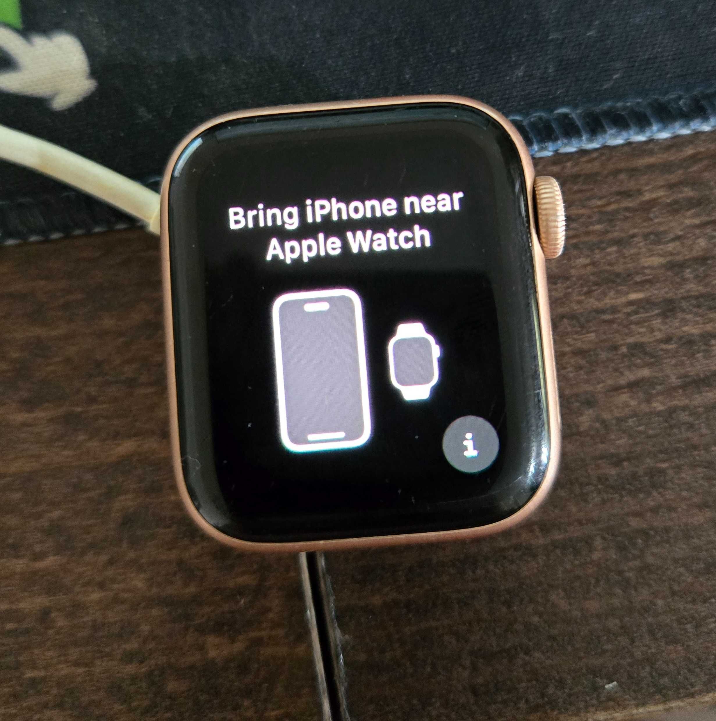 Apple Watch SE в отлично състояние