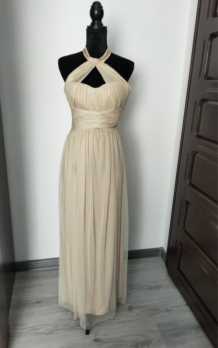 Rochie de seara cu accesoriu tip lanț.