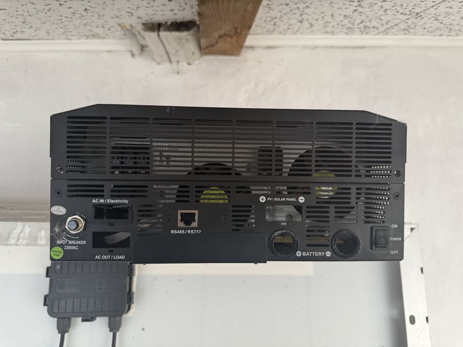 Kit panouri fotovoltaice + Invertor 5.5 KW + baterii