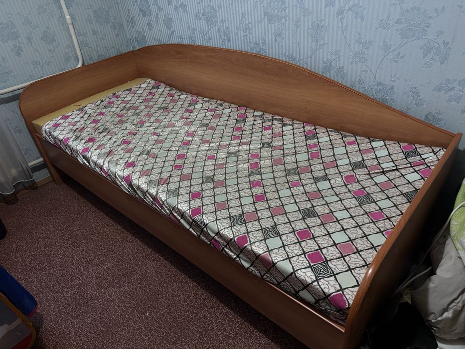 Продам кровать односпальную