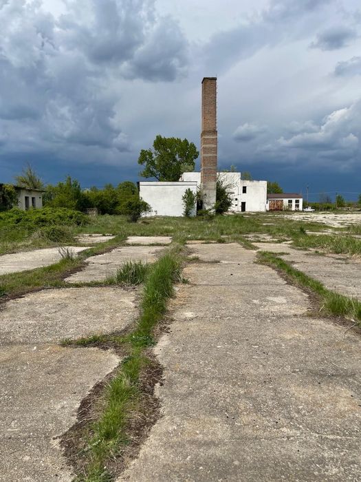 Stolnici Primărie 3,6 HA, platformă betonată, împrejmuire, utilități