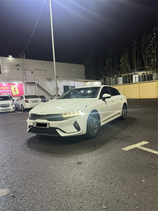 Kia K5 1- pazitsiya 2022 yil