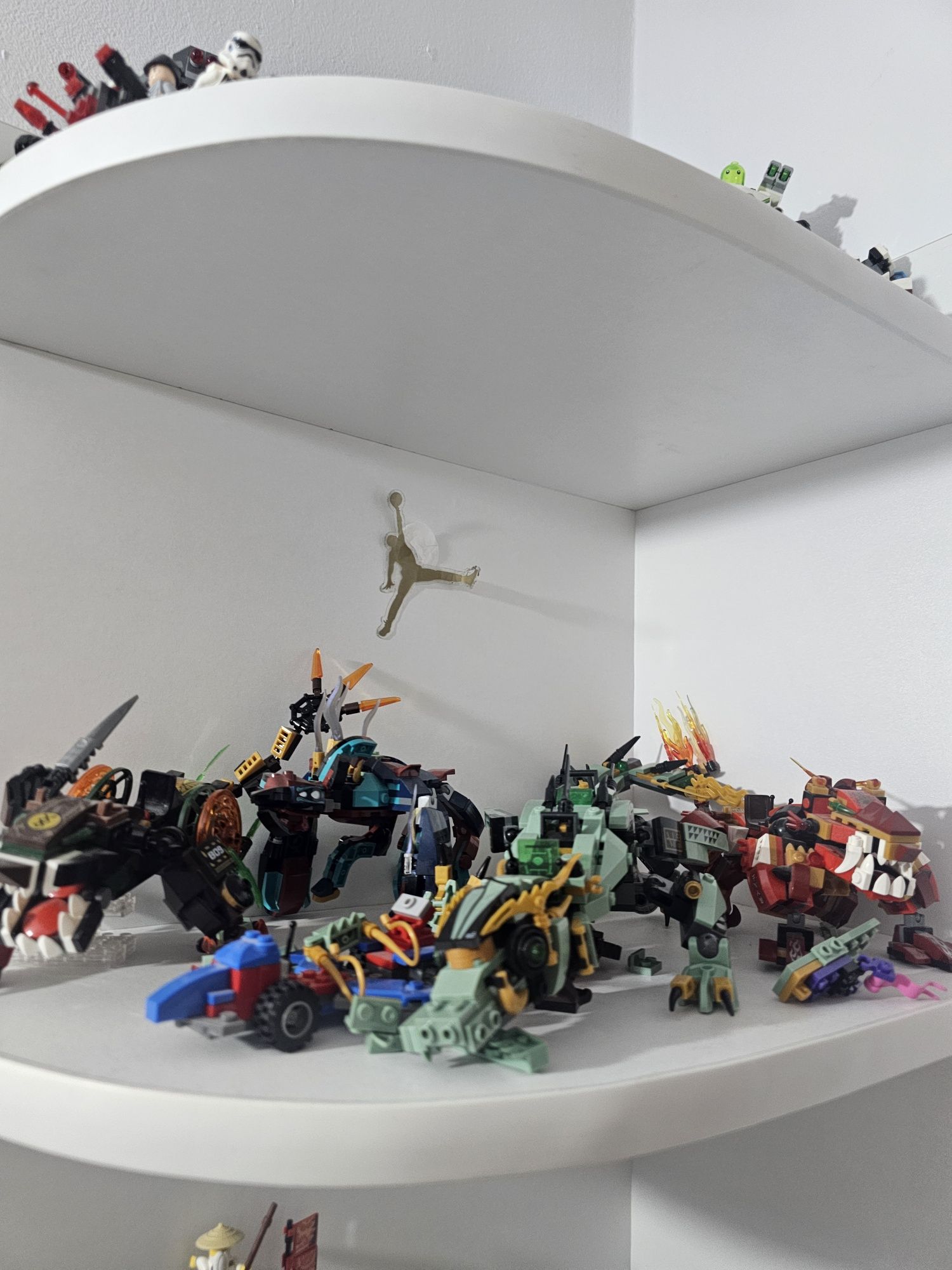 Vând colecție lego pe toată prețul se poate negocia