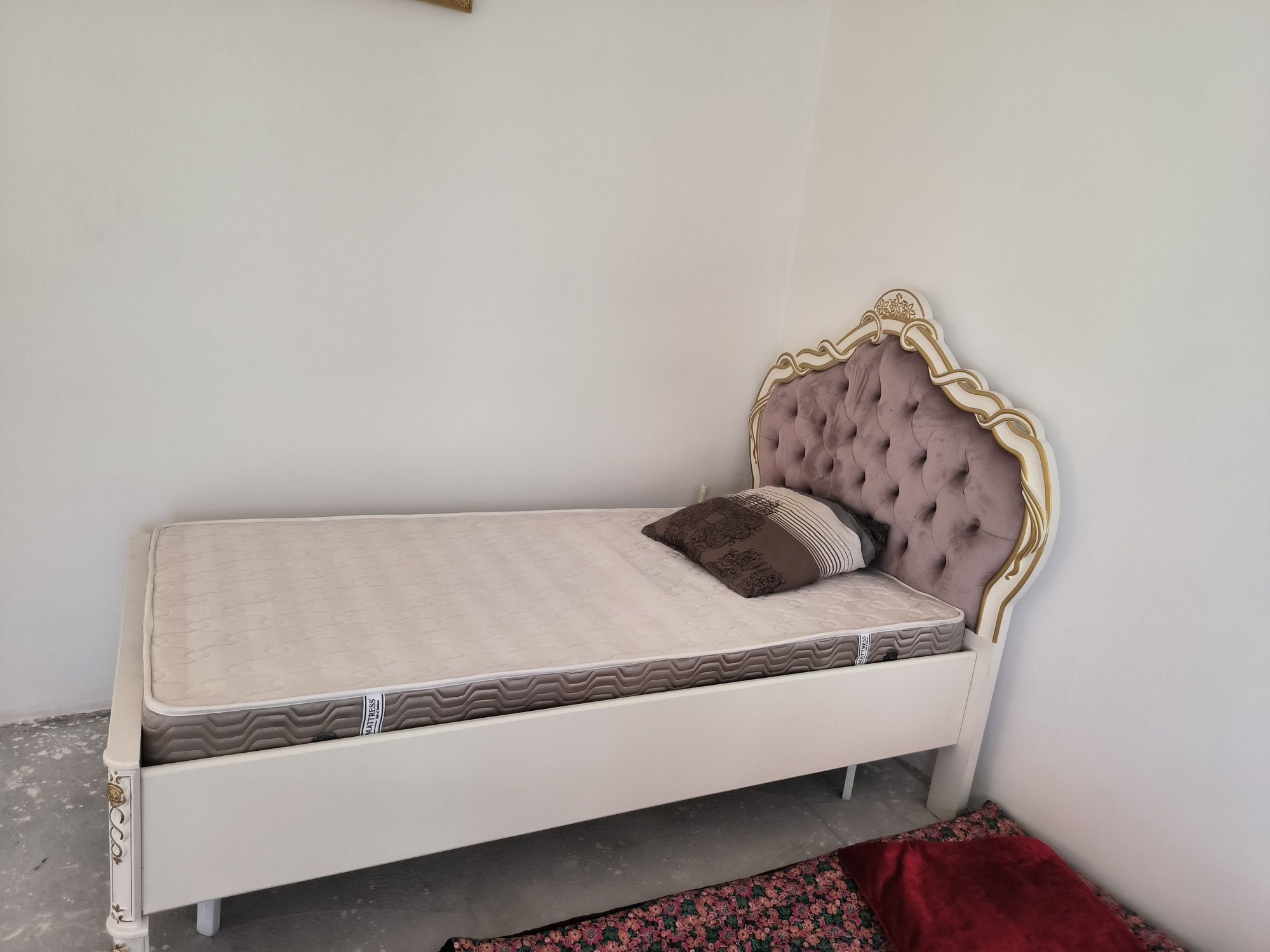 Кровать сотилади
