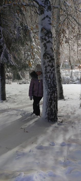 Продам зимнюю куртку на девочку  на 5-7 лет