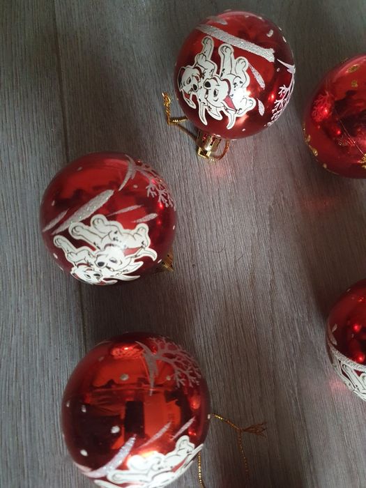 Globuri pictate manual