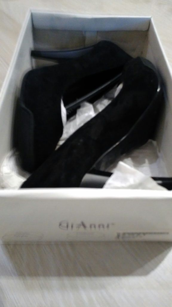 Нови обувки GiAnni 36