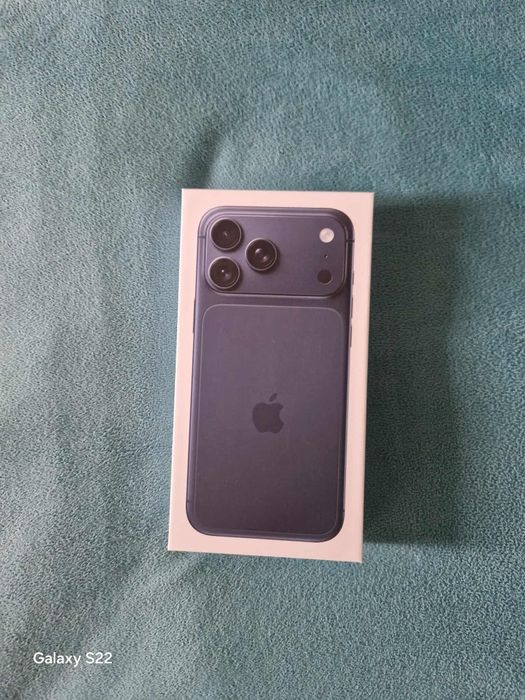 IPhone 17 pro max blue