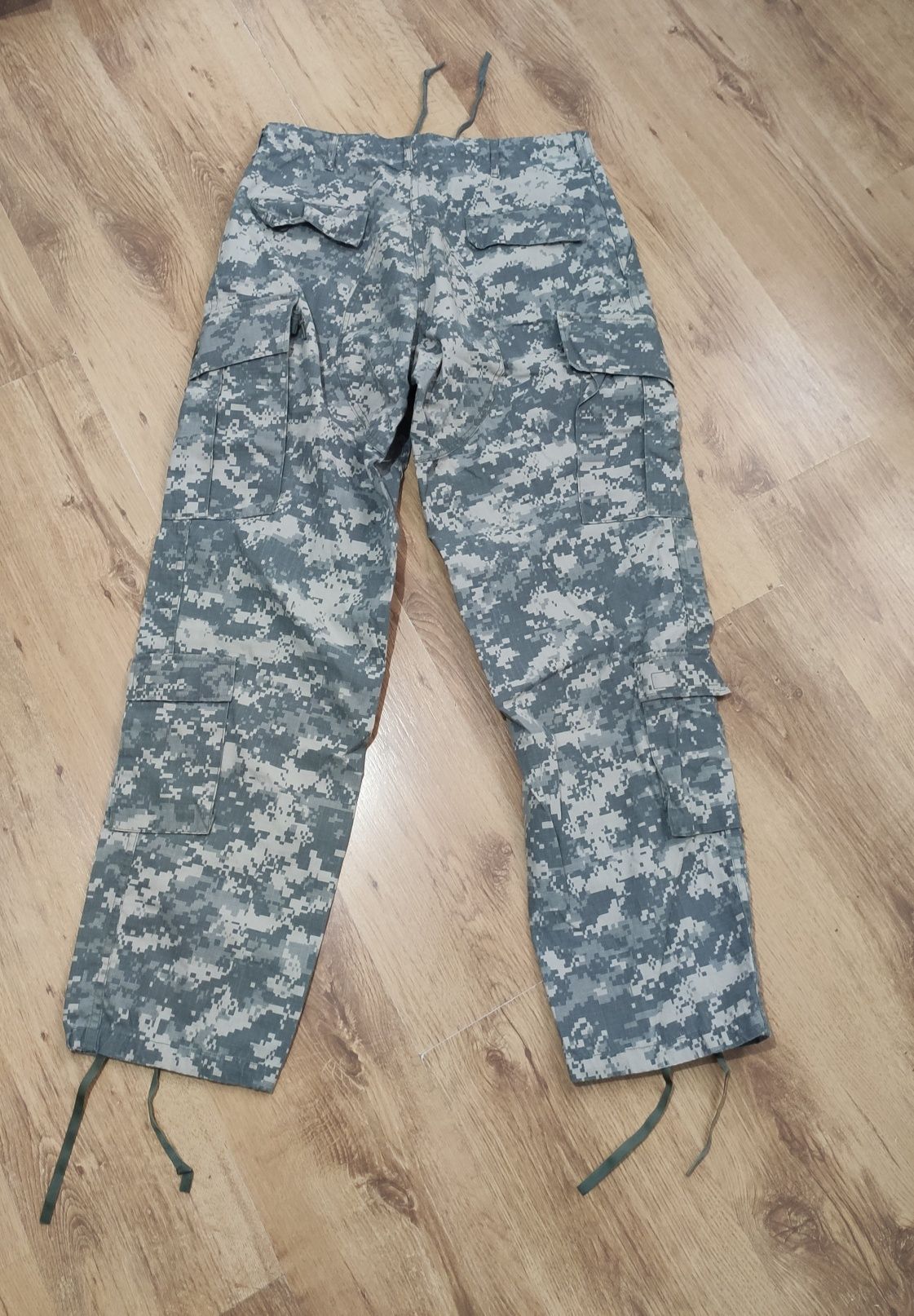 Pantaloni camuflaj armata rezistenți la foc mărimea M