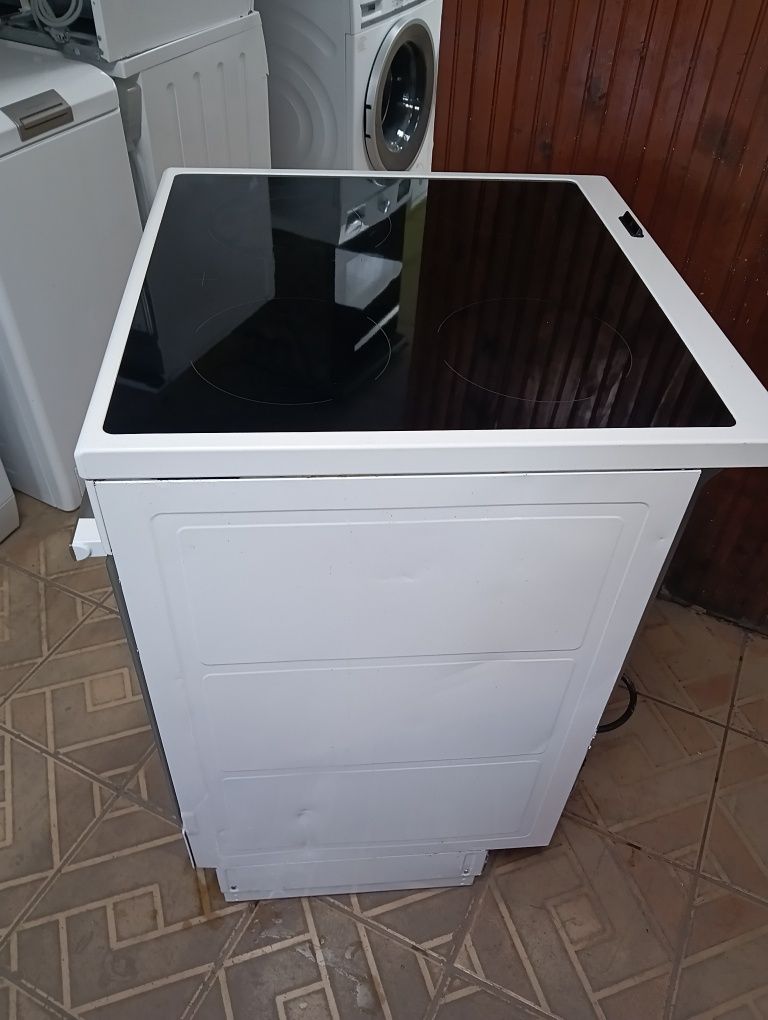 Свободно стояща печка с керамичен плот Electrolux 2 години гаранция!