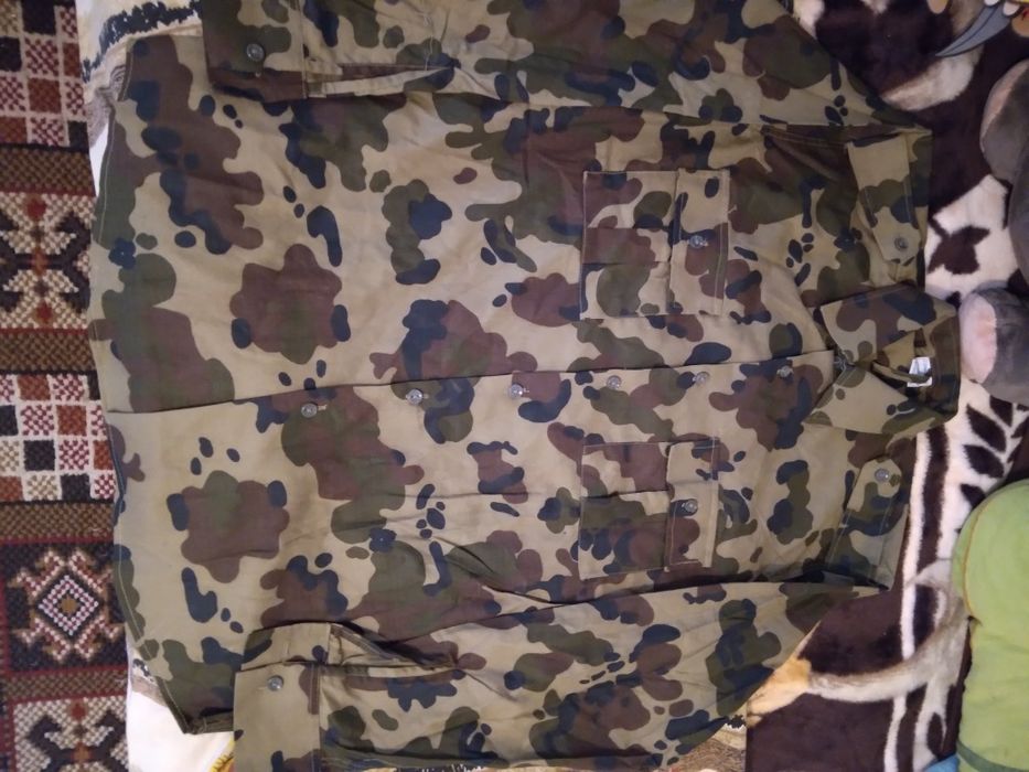 Vând 2 cămăși, 4 centuri, ,1 scurtă iarnă