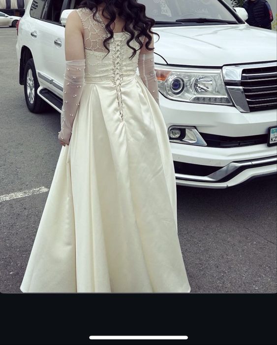 Вечернее платье, одевали 1 раз.