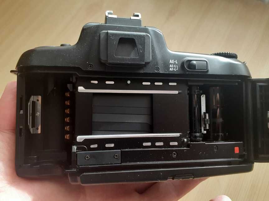 Отлично запазен фотоапарат Nikon N6006 AF SLR 35mm Film Camera