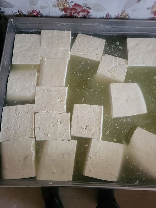 Vând brânză de oaie