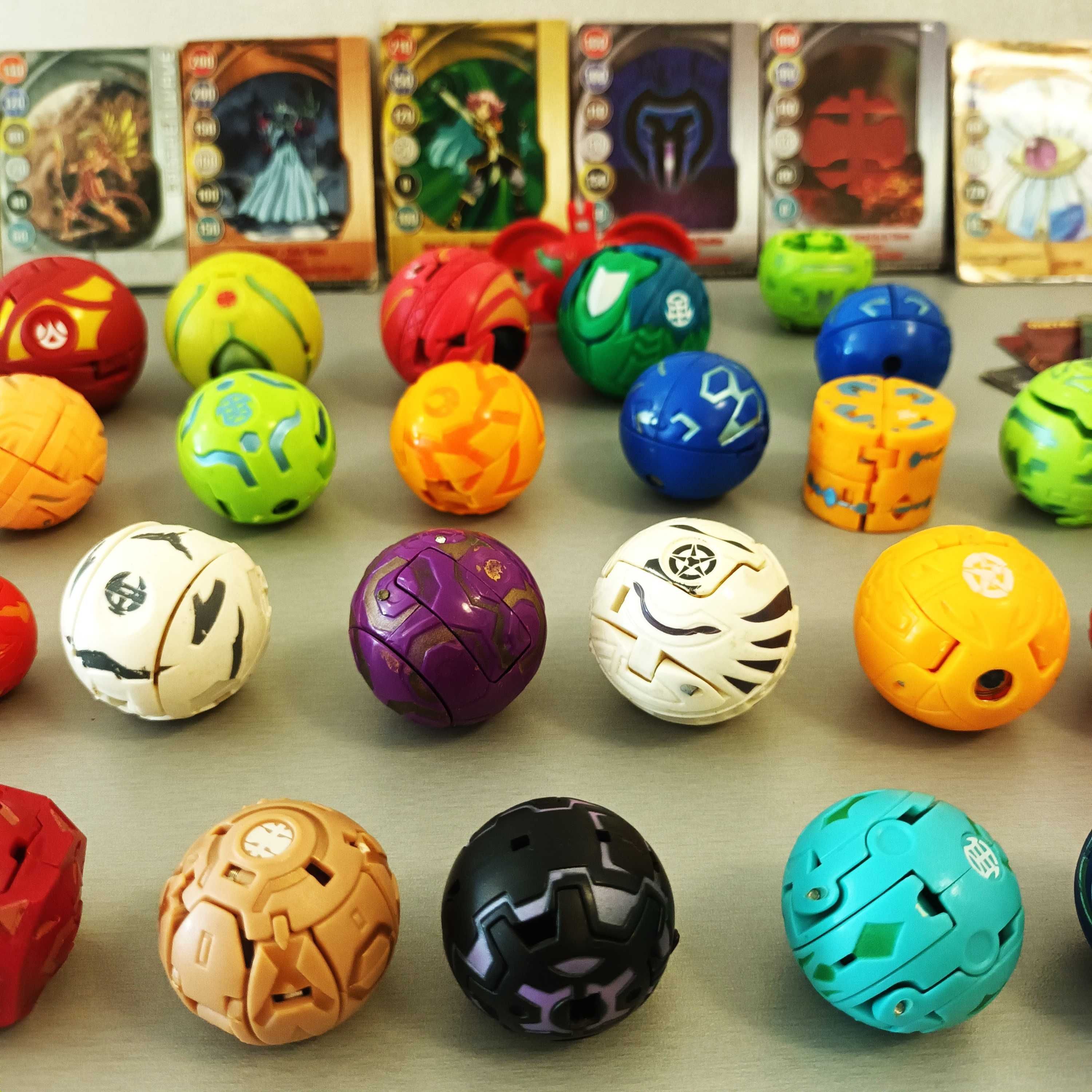 Bakugan 25 бр плюс 10 магнитни карти