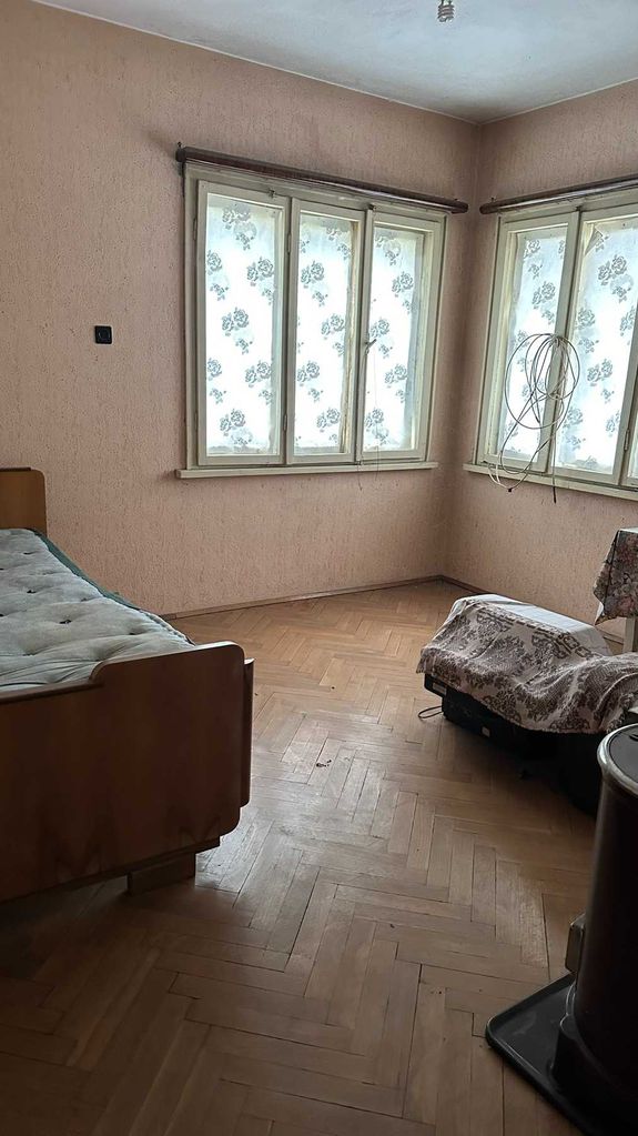 Продава се Къща в Първомай - 100 кв.м за 570 €/кв.м - Снимка #9